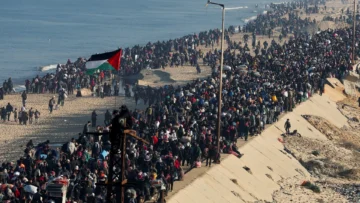 مراسم وتجمعات لذوي الأسرى الفلسطينيين استعداداً لاستقبالهم جنوب القطاع